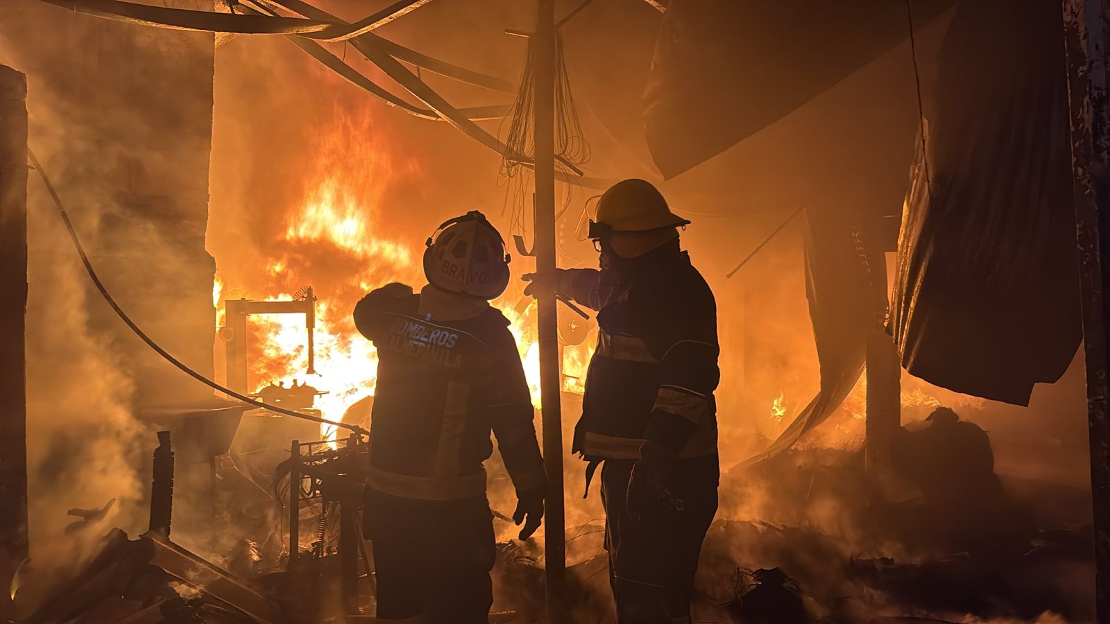 ATIENDE OPORTUNAMENTE PROTECCIÓN CIVIL DE TLALNEPANTLA INCENDIO AL INTERIOR DE VULCANIZADORA